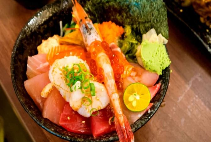 高雄生魚片丼飯推薦：鮮甜海味丼飯店家全攻略 post thumbnail image